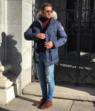 Какие ботинки дезерты носить с темно-красной водолазкой