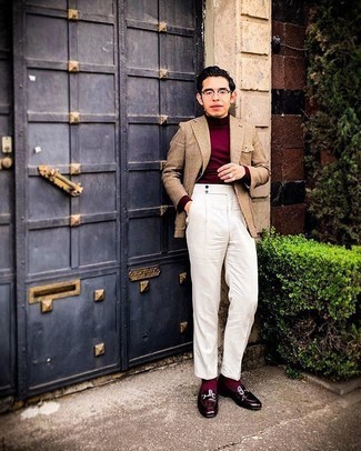 Какие лоферы носить с темно-красной водолазкой мужчине