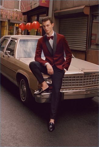 С чем носить темно-красный бархатный галстук-бабочку мужчине