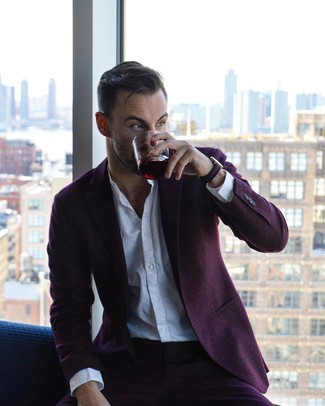 С чем носить темно-красный шерстяной костюм