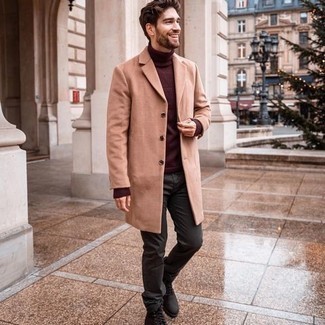 Как носить темно-красную шерстяную водолазку с серыми брюками чинос