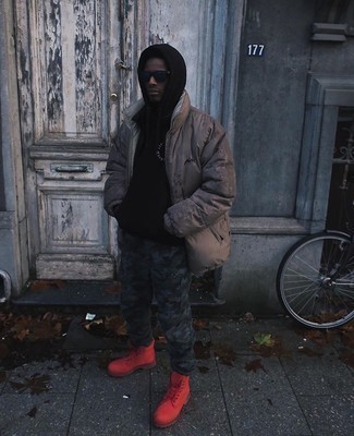 Какие брюки карго носить с темно-красными рабочими ботинками