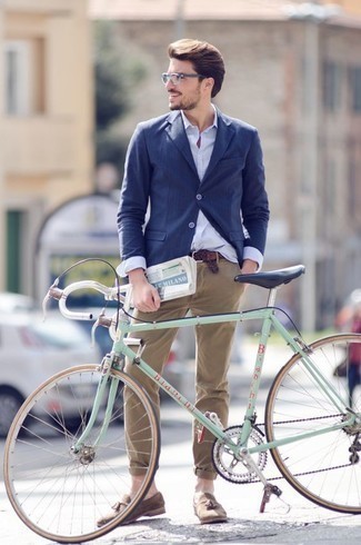 С чем носить темно-красный кожаный плетеный ремень мужчине