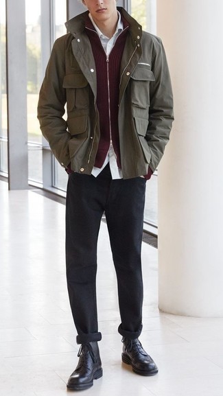 С чем носить темно-красный свитер на молнии мужчине