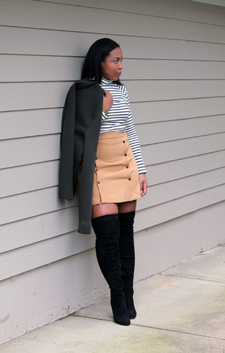 Как носить юбку на пуговицах с водолазкой