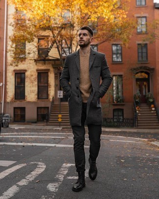 Как носить вязаный свитер с повседневными ботинками мужчине