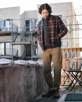 Как носить вязаный свитер с ботинками дезертами