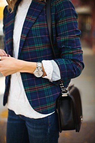 Как носить вязаный свитер с джинсами женщине