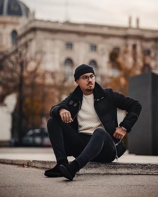 Как носить вязаный свитер с зауженными джинсами мужчине