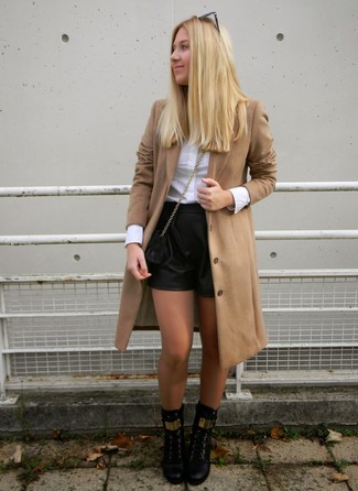 Какие ботильоны носить с светло-коричневым пальто