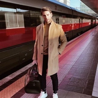 С чем носить светло-коричневое длинное пальто