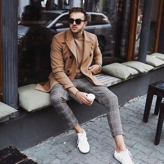 С чем носить светло-коричневое длинное пальто