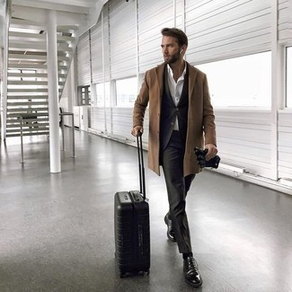 С чем носить светло-коричневое длинное пальто