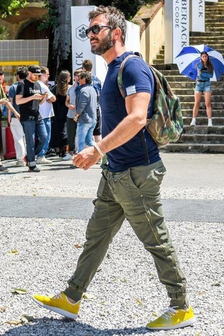 С чем носить сумку с камуфляжным принтом мужчине