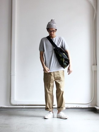 С чем носить сумку с камуфляжным принтом мужчине