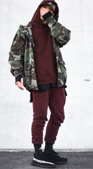 С чем носить бомбер с камуфляжным принтом мужчине