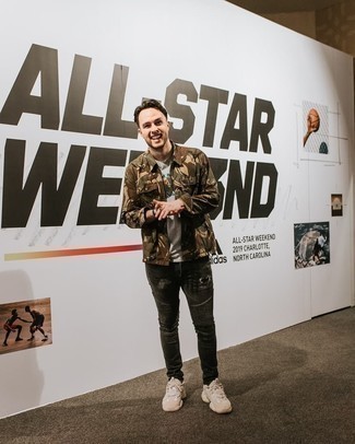 С чем носить куртку с камуфляжным принтом мужчине