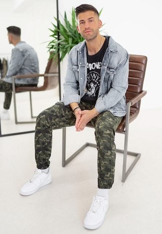 С чем носить брюки с камуфляжным принтом мужчине