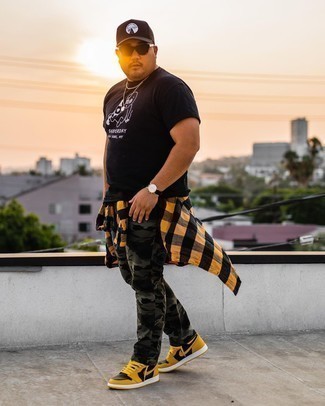 С чем носить брюки с камуфляжным принтом мужчине