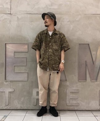 С чем носить рубашку с камуфляжным принтом мужчине