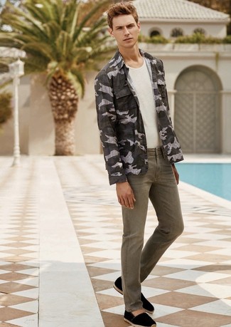 С чем носить рубашку с камуфляжным принтом мужчине