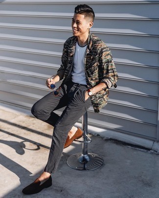 С чем носить рубашку с камуфляжным принтом мужчине