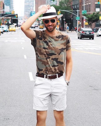 С чем носить футболку с камуфляжным принтом мужчине