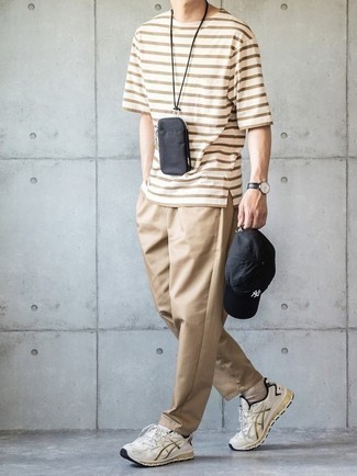 С чем носить сумку на шею из плотной ткани мужчине