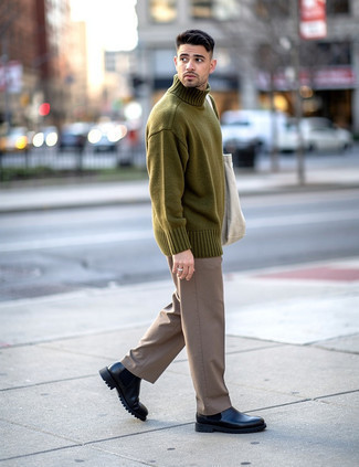 С чем носить большую сумку из плотной ткани мужчине