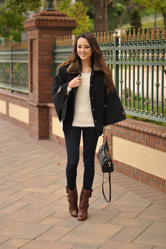 Как носить пальто-накидку с джинсами