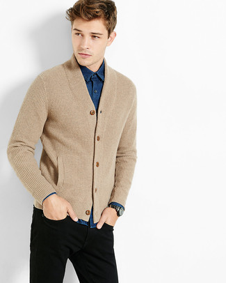 Как носить кардиган с джинсовой рубашкой мужчине