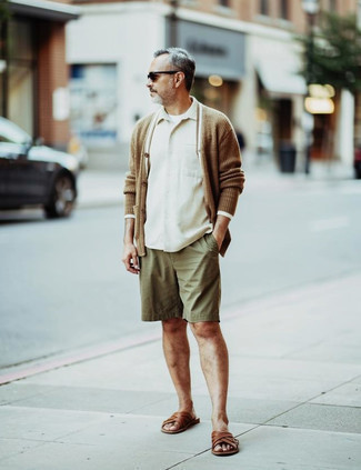 Как носить кардиган с сандалиями мужчине