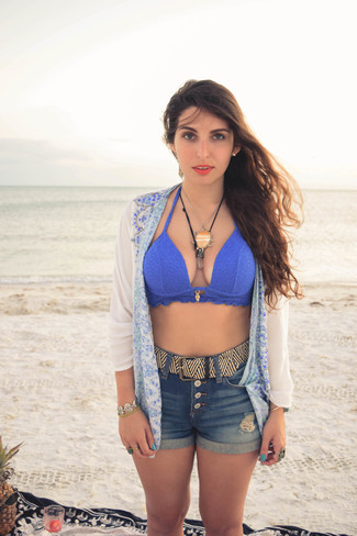 Как носить кардиган с шортами женщине