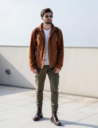 Как носить брюки карго с повседневными ботинками