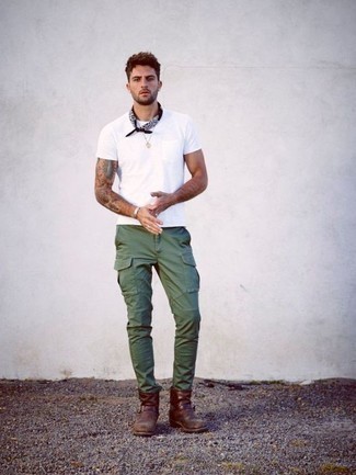 Как носить брюки карго с ботинками челси