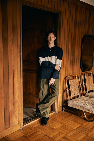 Как носить брюки карго с туфлями дерби