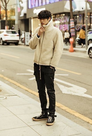 Как носить брюки карго с высокими кедами