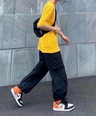 Как носить брюки карго с высокими кедами