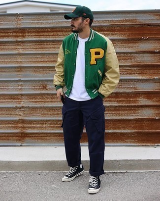 Как носить брюки карго с высокими кедами