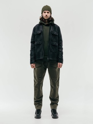 Как носить брюки карго с рабочими ботинками