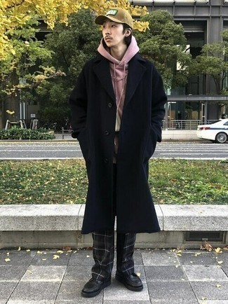 Как носить повседневные ботинки с худи мужчине