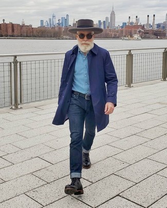 Как носить повседневные ботинки с дождевиком мужчине