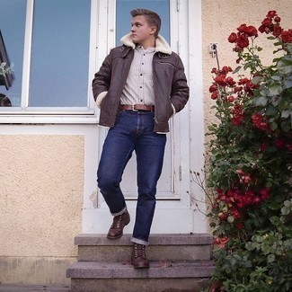 Как носить повседневные ботинки с короткой дубленкой мужчине