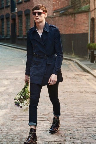 Как носить повседневные ботинки с плащом мужчине