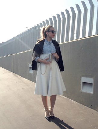 С чем носить рубашку из шамбре женщине