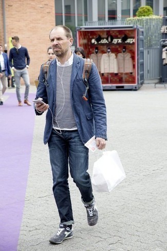 Какие пиджаки носить с темно-серыми кроссовками мужчине