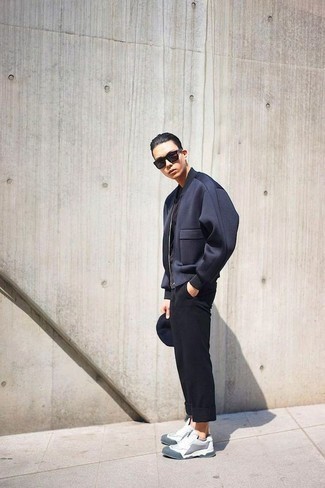 Какие бомберы носить с темно-серыми кроссовками мужчине
