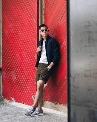 Какие бомберы носить с темно-серыми кроссовками мужчине