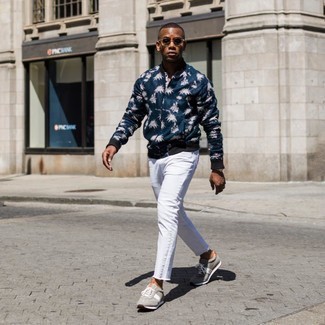 Какие бомберы носить с темно-серыми кроссовками мужчине