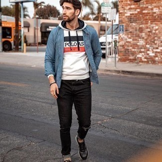 С чем носить темно-серые кроссовки мужчине